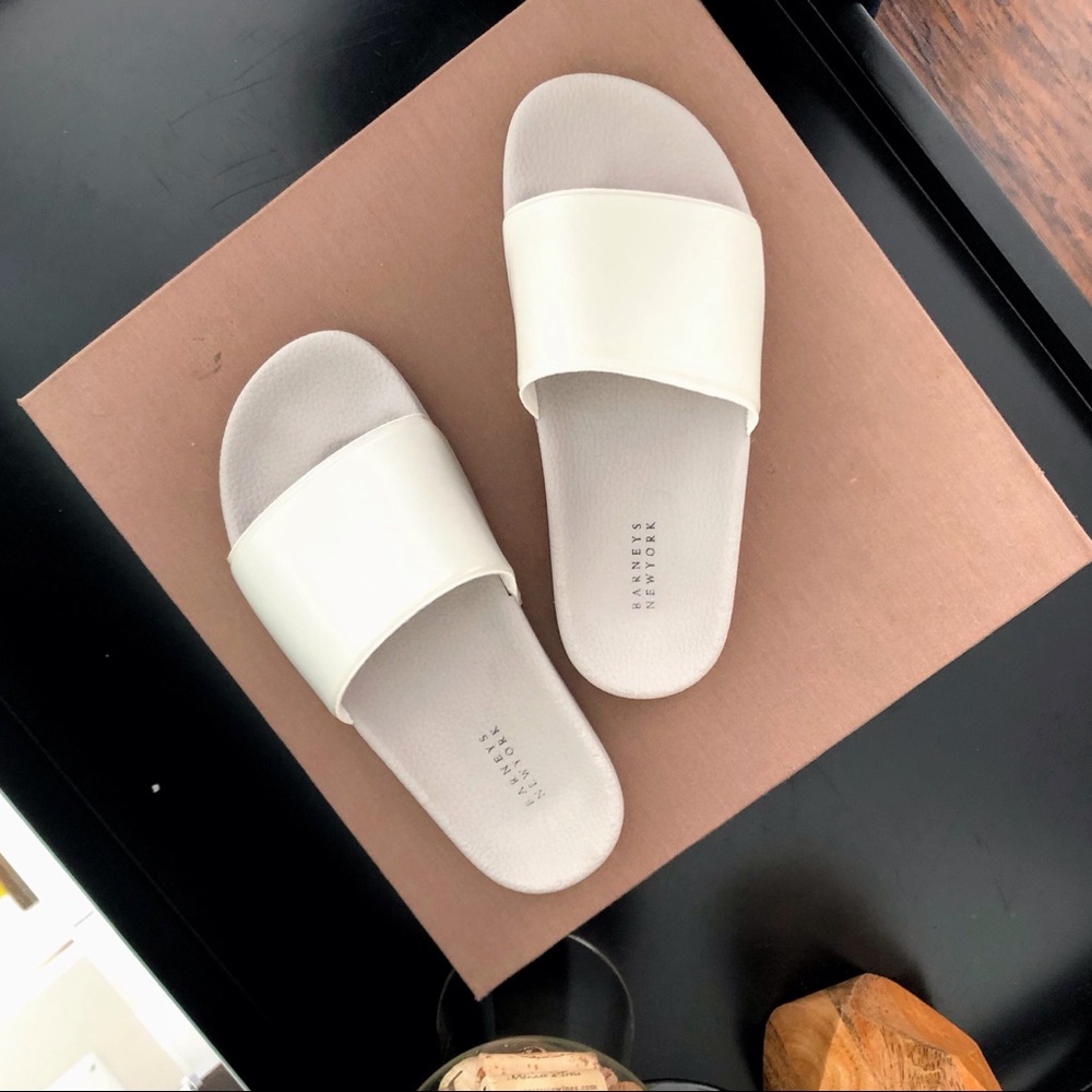 NWOT Barneys New York's slide sandal